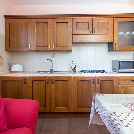 Appartamenti In Villa Con Ampio Giardino Esterno Posada  Exteriör bild