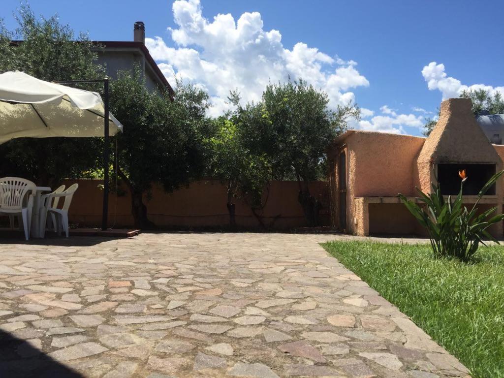 Appartamenti In Villa Con Ampio Giardino Esterno Posada  Exteriör bild