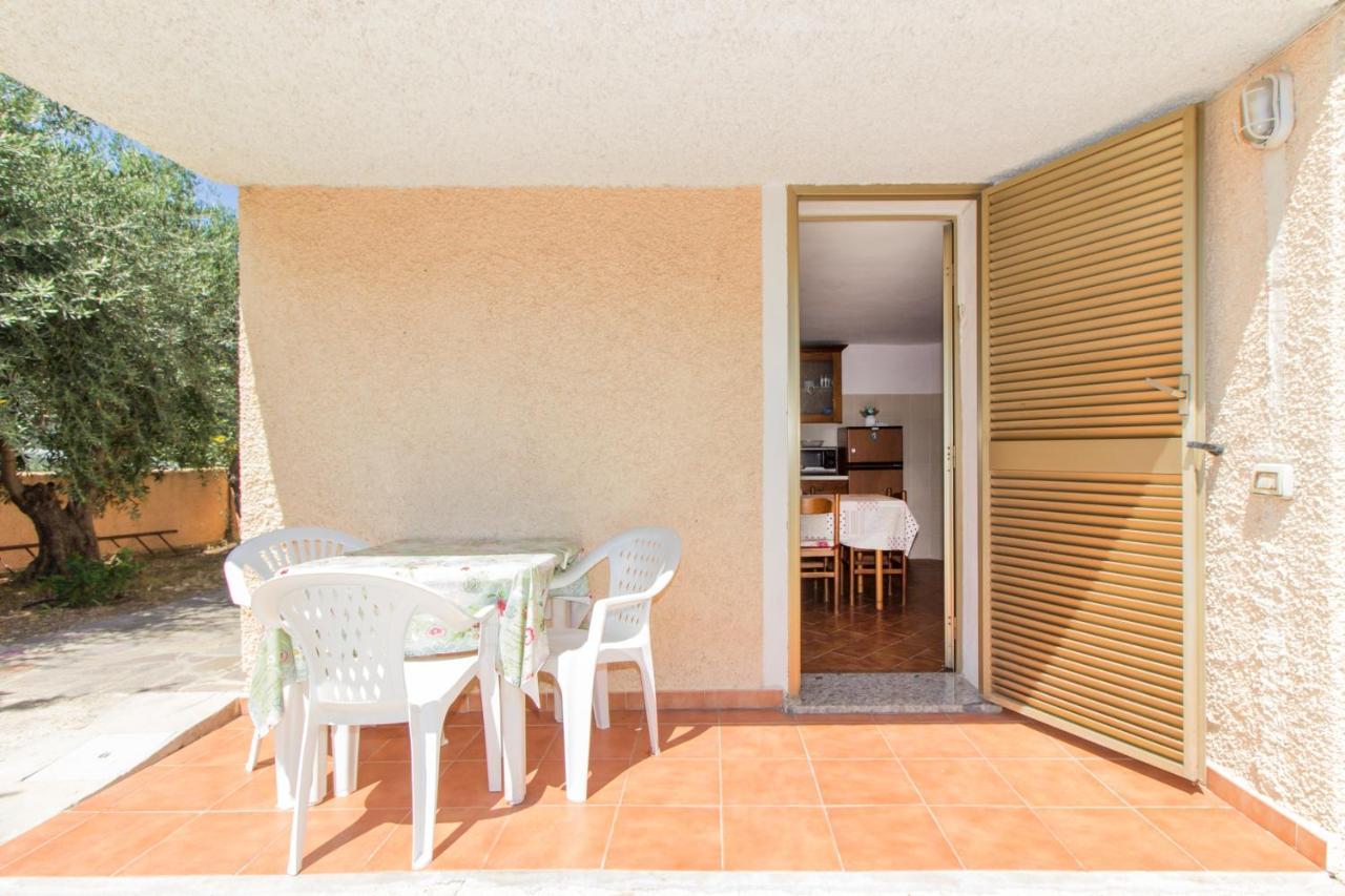 Appartamenti In Villa Con Ampio Giardino Esterno Posada  Exteriör bild