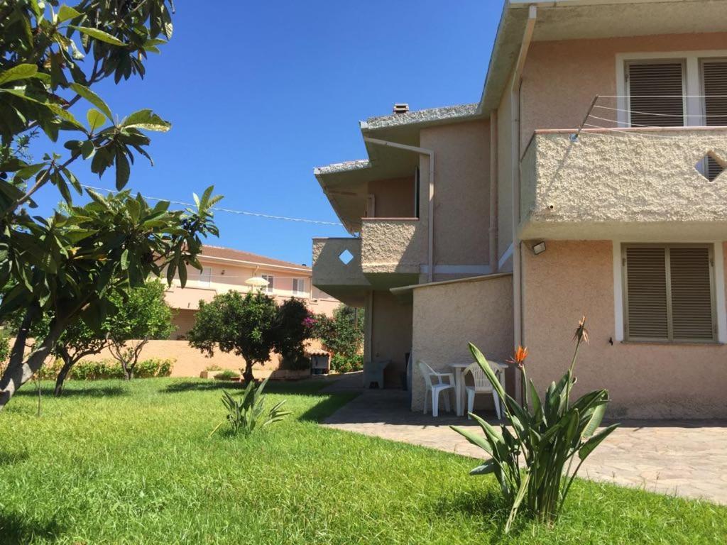 Appartamenti In Villa Con Ampio Giardino Esterno Posada  Exteriör bild