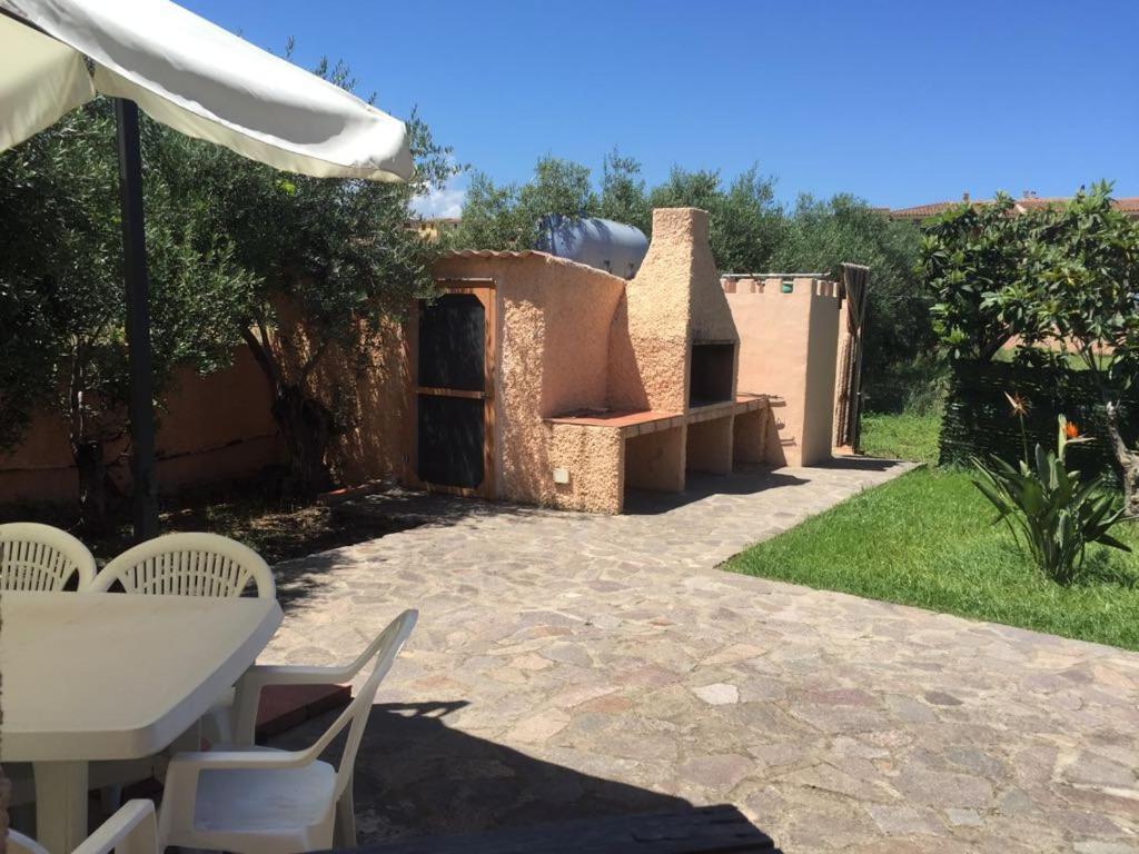 Appartamenti In Villa Con Ampio Giardino Esterno Posada  Exteriör bild