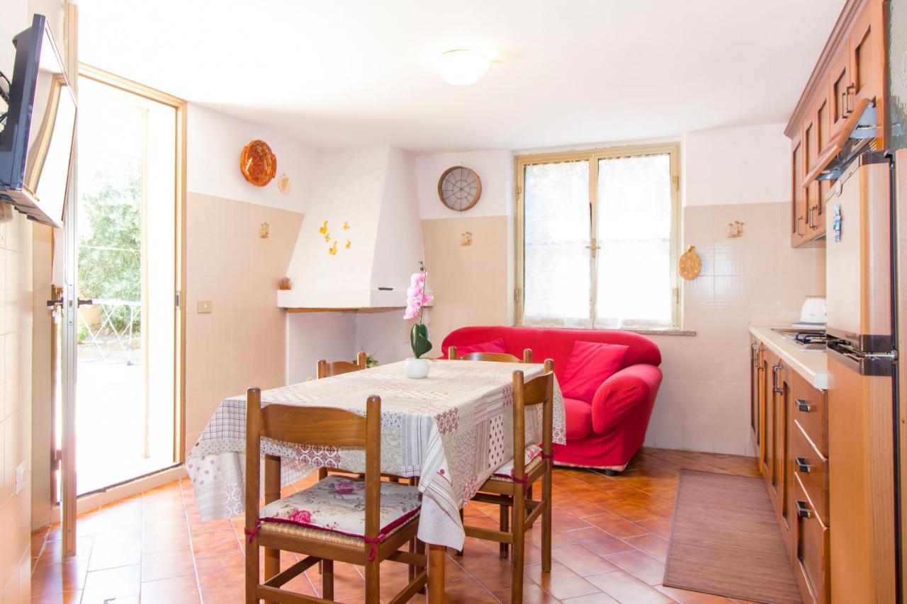 Appartamenti In Villa Con Ampio Giardino Esterno Posada  Exteriör bild