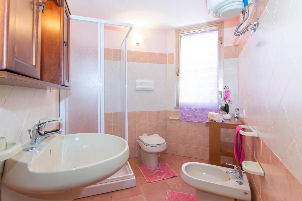 Appartamenti In Villa Con Ampio Giardino Esterno Posada  Exteriör bild