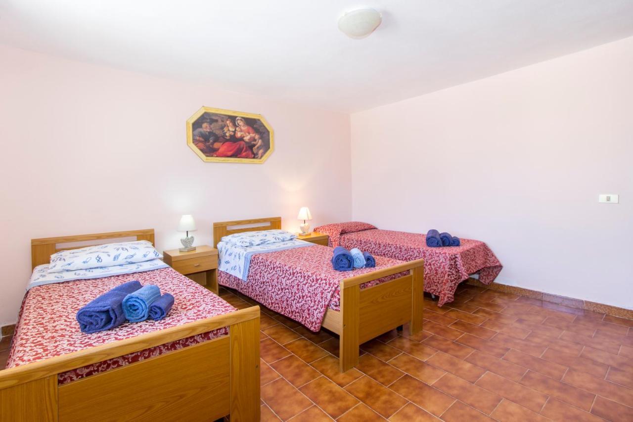 Appartamenti In Villa Con Ampio Giardino Esterno Posada  Exteriör bild