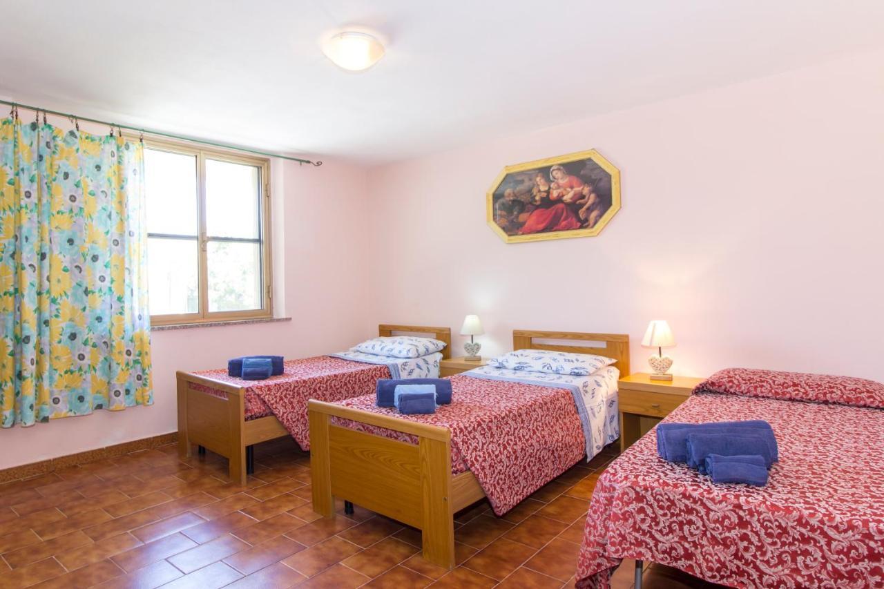 Appartamenti In Villa Con Ampio Giardino Esterno Posada  Exteriör bild
