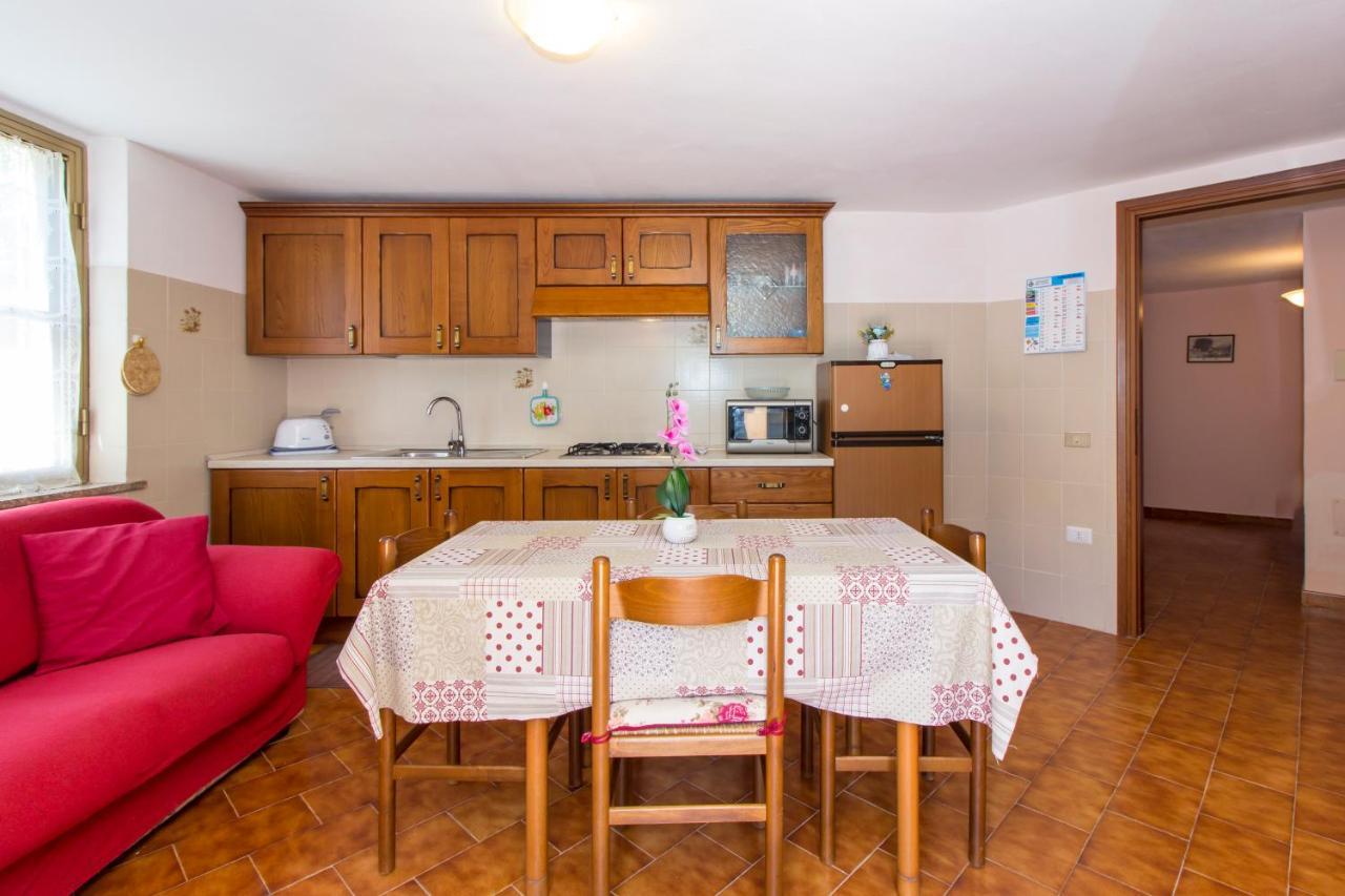 Appartamenti In Villa Con Ampio Giardino Esterno Posada  Exteriör bild