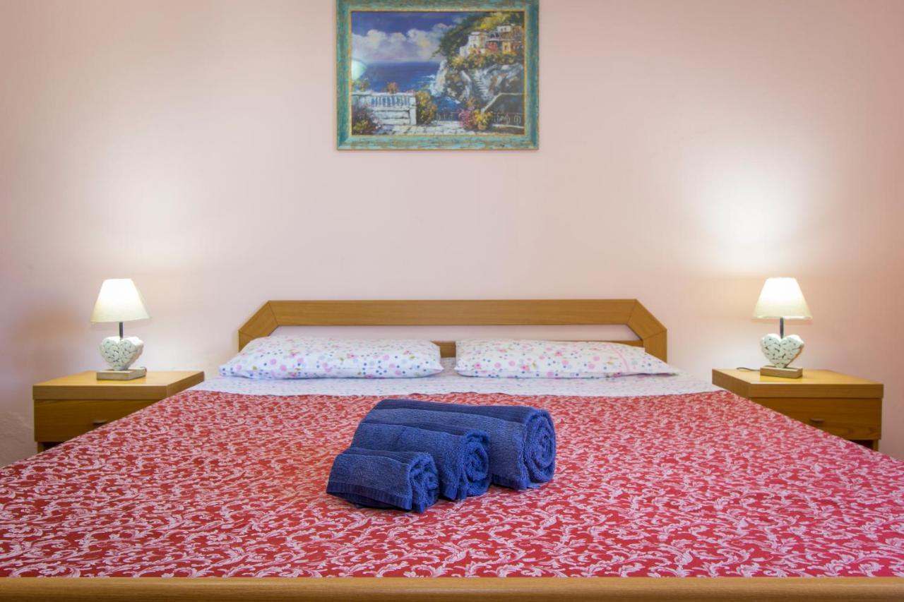 Appartamenti In Villa Con Ampio Giardino Esterno Posada  Exteriör bild