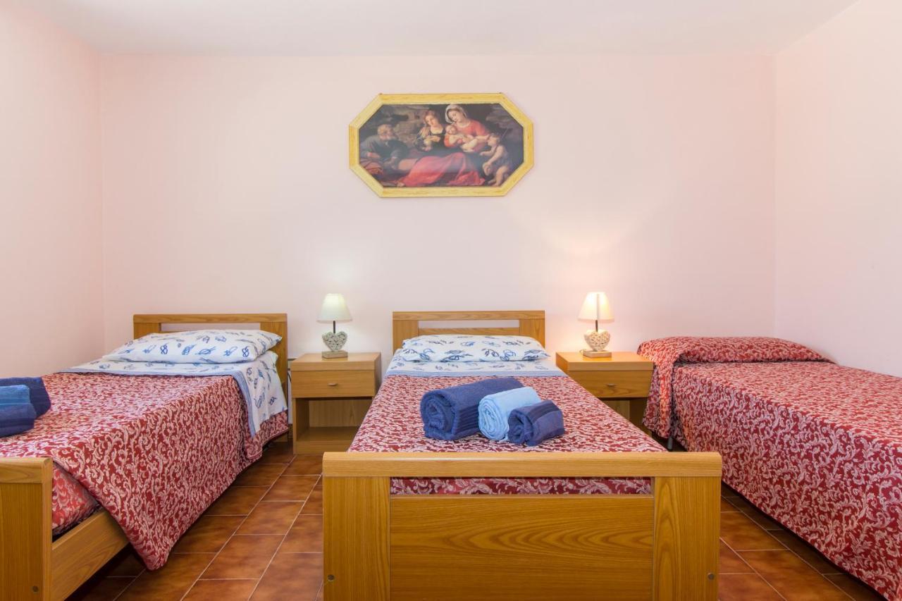 Appartamenti In Villa Con Ampio Giardino Esterno Posada  Exteriör bild