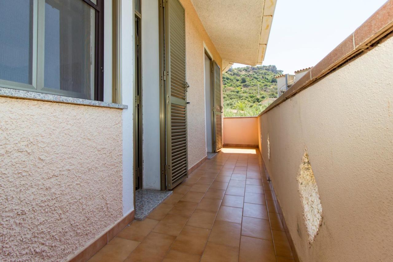 Appartamenti In Villa Con Ampio Giardino Esterno Posada  Exteriör bild
