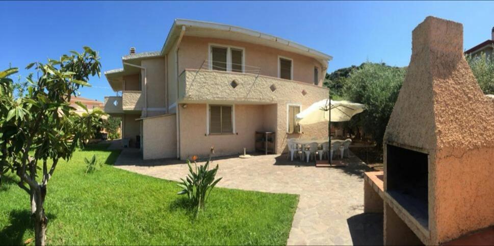Appartamenti In Villa Con Ampio Giardino Esterno Posada  Exteriör bild