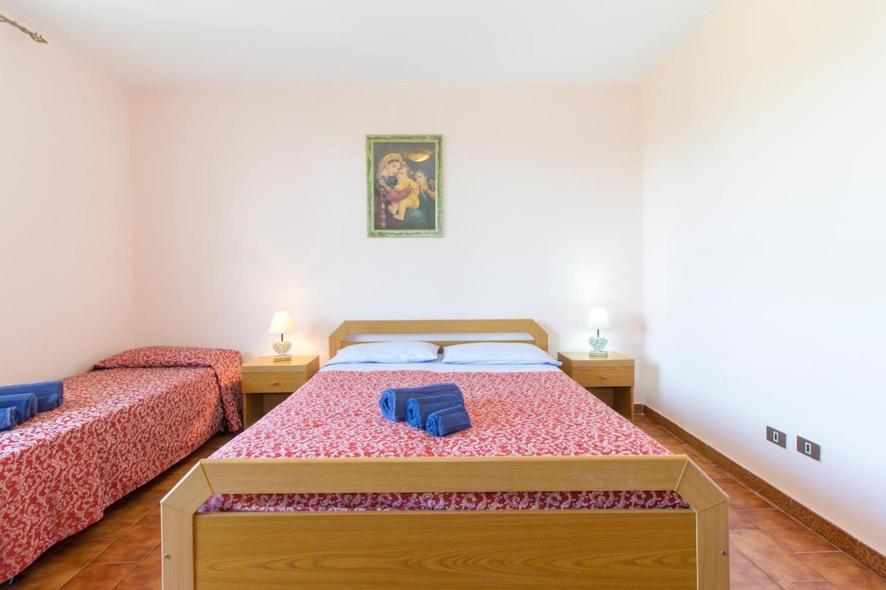 Appartamenti In Villa Con Ampio Giardino Esterno Posada  Exteriör bild