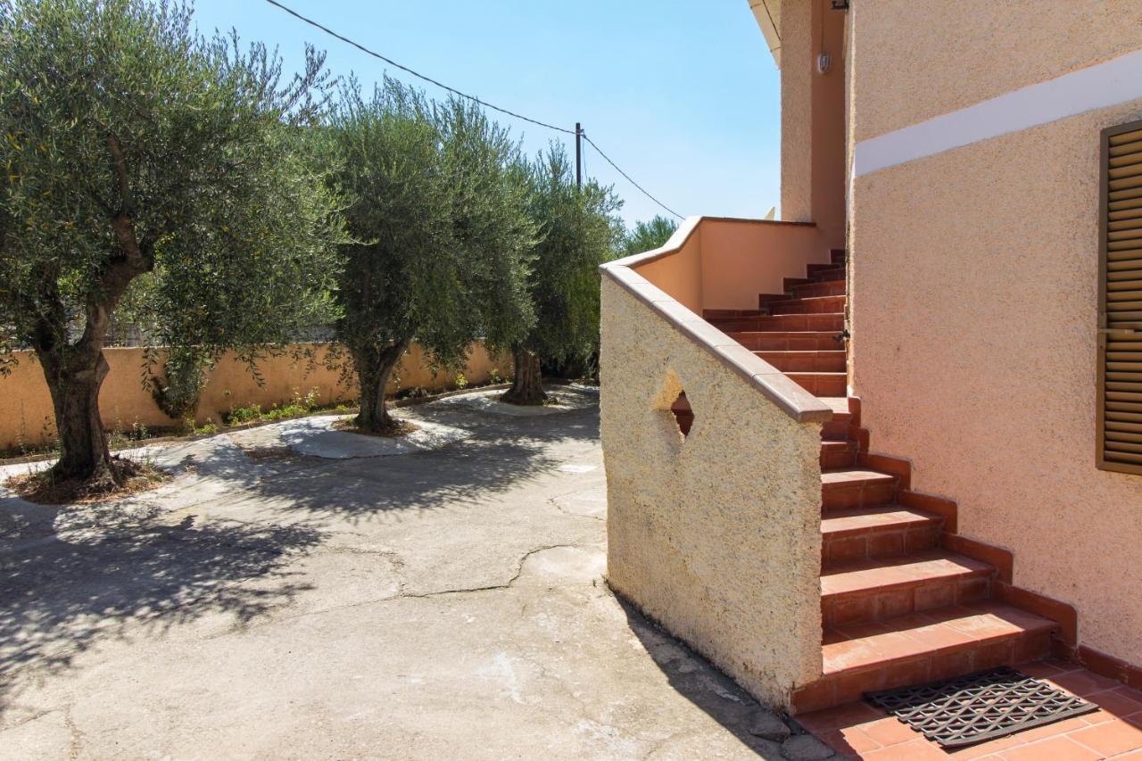 Appartamenti In Villa Con Ampio Giardino Esterno Posada  Exteriör bild