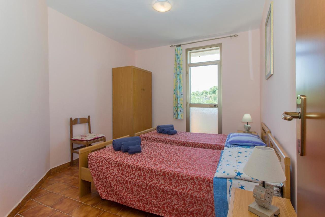Appartamenti In Villa Con Ampio Giardino Esterno Posada  Exteriör bild