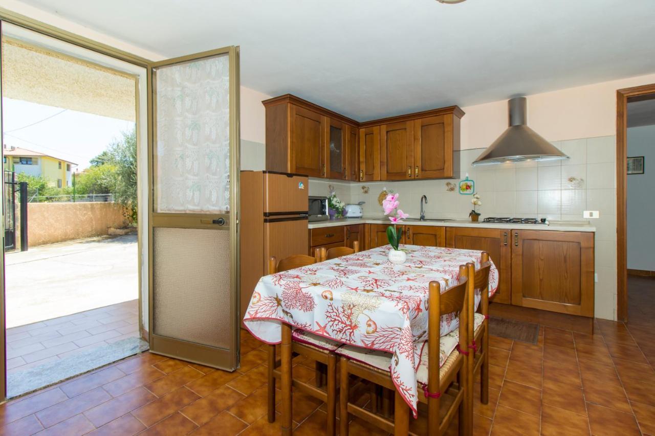 Appartamenti In Villa Con Ampio Giardino Esterno Posada  Exteriör bild