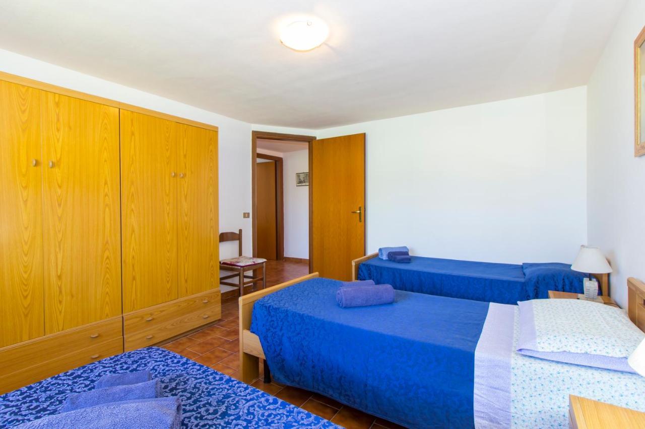 Appartamenti In Villa Con Ampio Giardino Esterno Posada  Exteriör bild