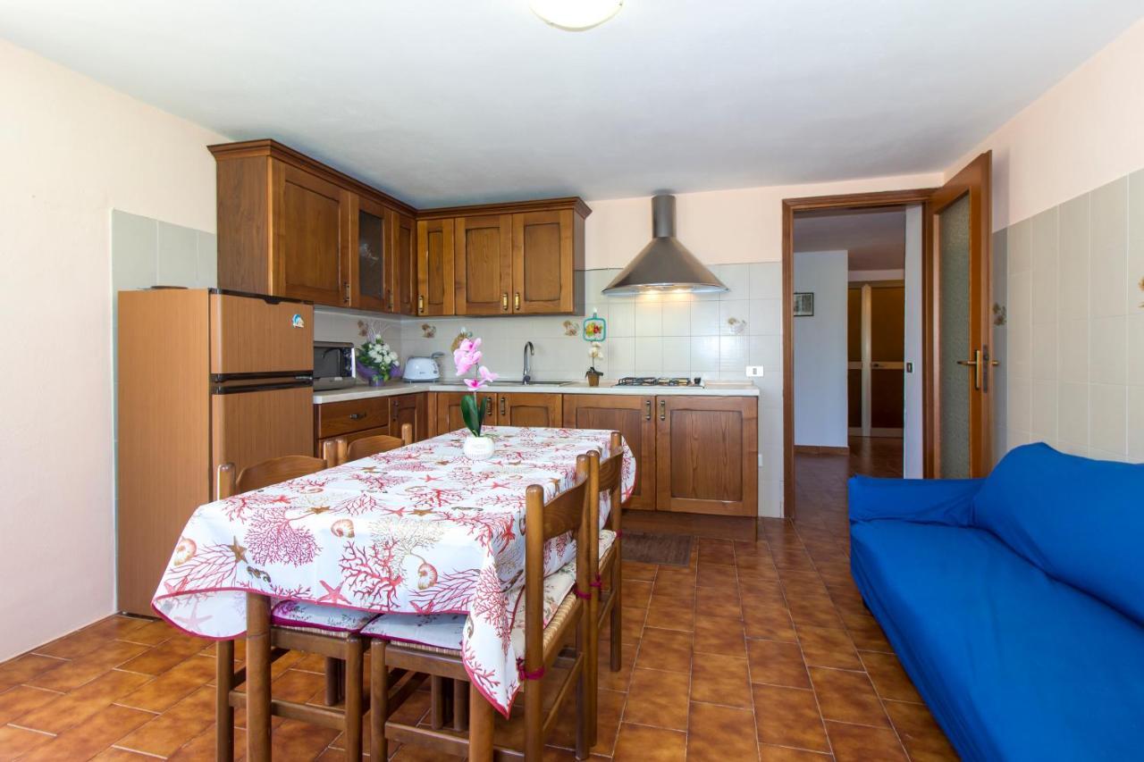 Appartamenti In Villa Con Ampio Giardino Esterno Posada  Exteriör bild