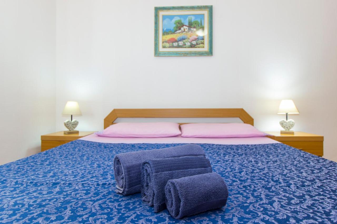 Appartamenti In Villa Con Ampio Giardino Esterno Posada  Exteriör bild
